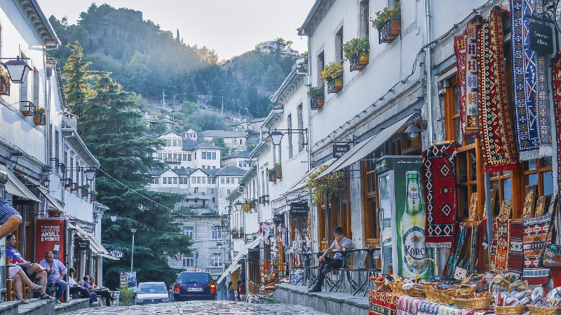Albanien